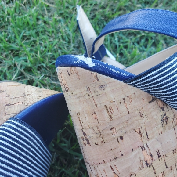 Jessica Simpson navy and white wedges - Picture 6 of 6